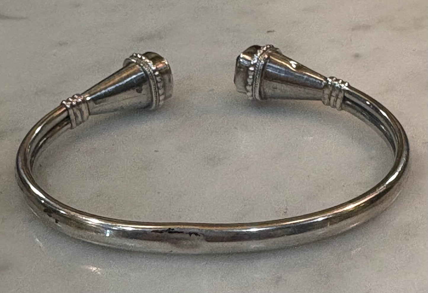 Vintage Sterling Silver Bangle With Péridot