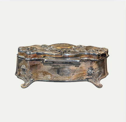Grandeur X KADE Refillable Amber & Vanilla Scented Candle In Antique Silver Vessel