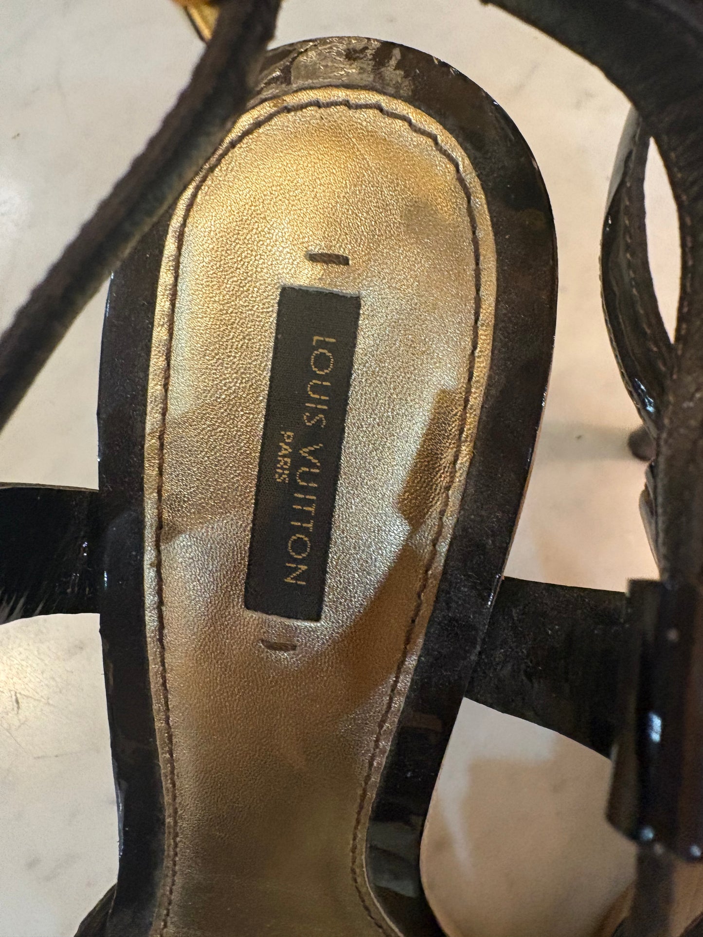 Rare Louis Vuitton Early 2000s Monogram Bow Heels (Size 9)