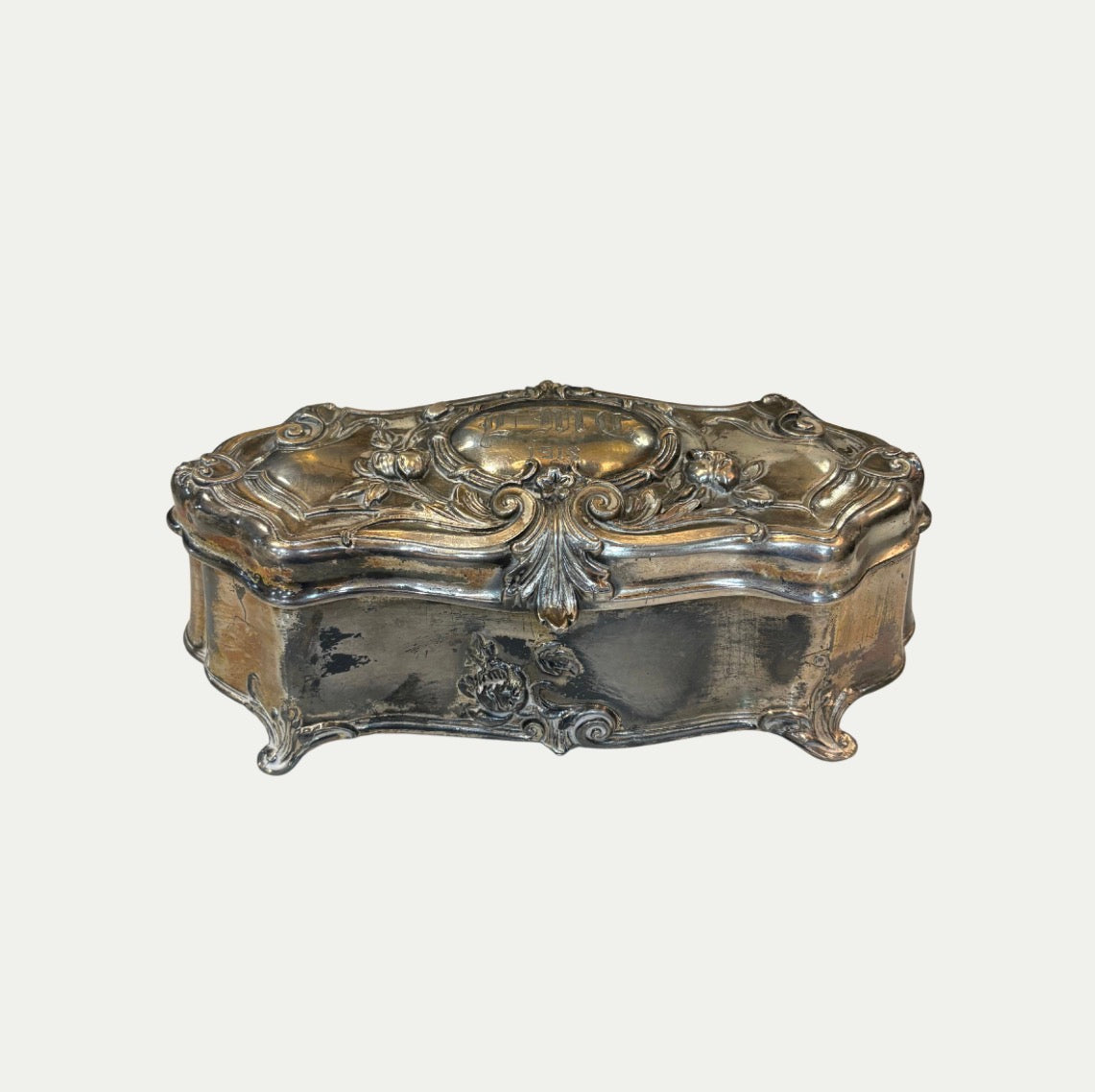 Grandeur X KADE Refillable Amber & Vanilla Scented Candle In Antique Silver Vessel