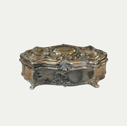 Grandeur X KADE Refillable Amber & Vanilla Scented Candle In Antique Silver Vessel