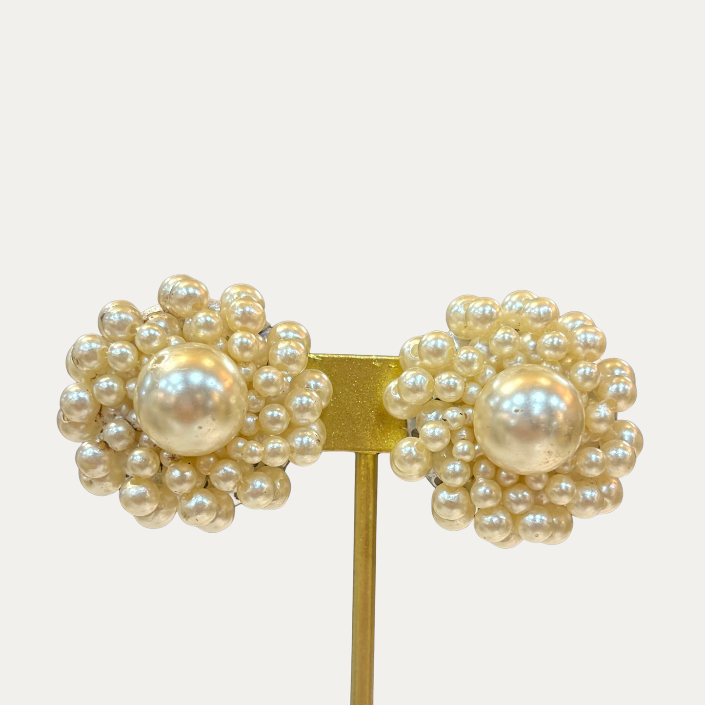 Vintage 1950s Pearl Wheel Clip On Earrings