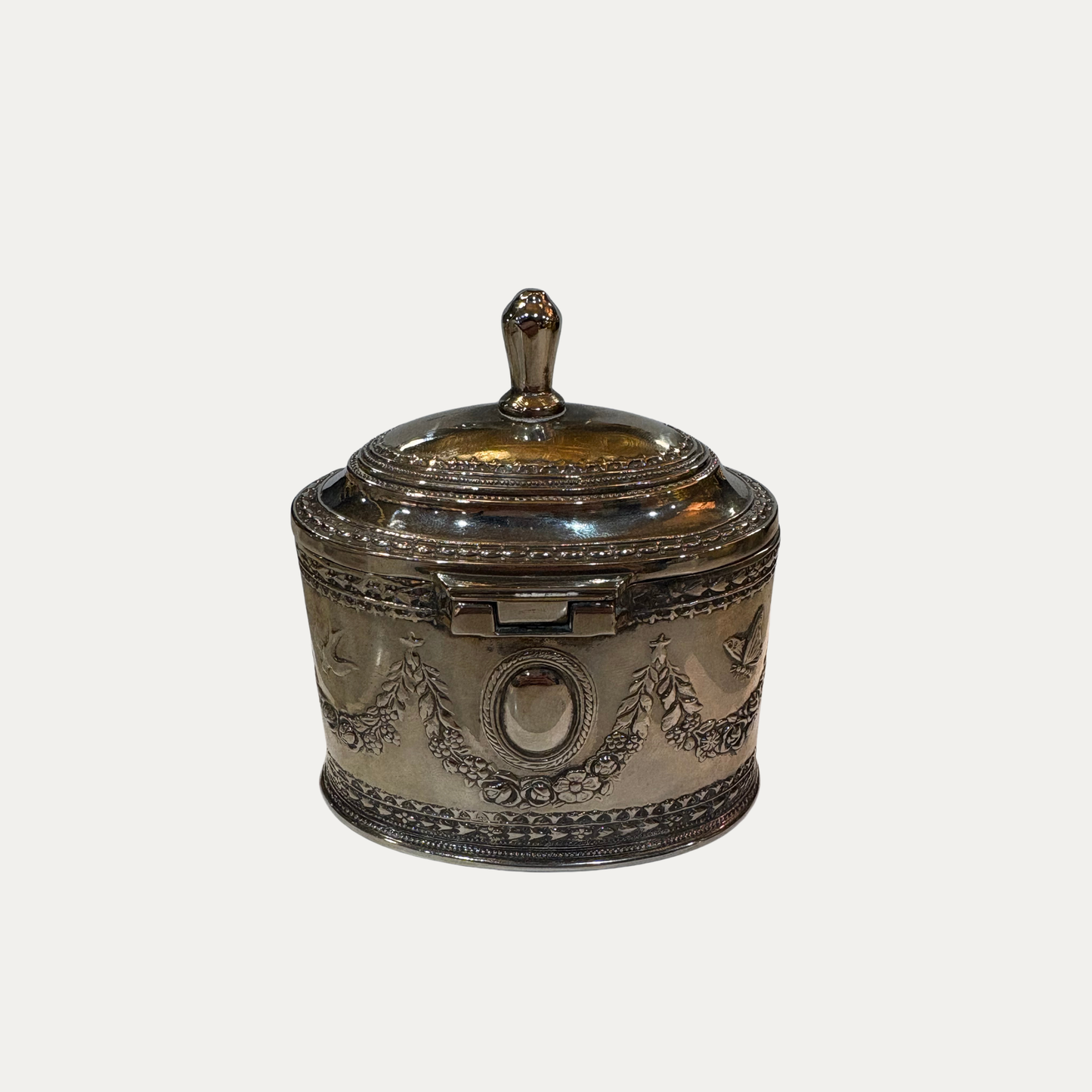 Grandeur X KADE Refillable Peony & Jasmine Scented Candle In Vintage Silver Vessel