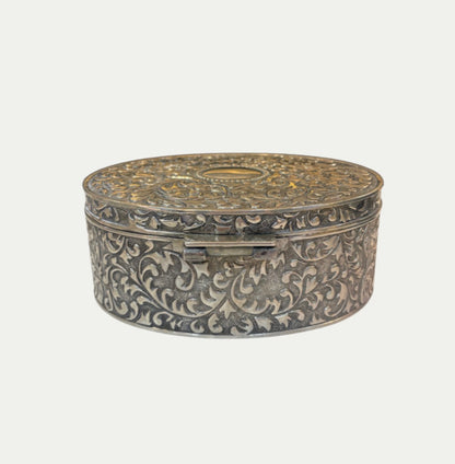 Grandeur X KADE Refillable Leather & Tobacco Scented Candle In Antique Silver Vessel