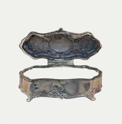 Grandeur X KADE Refillable Amber & Vanilla Scented Candle In Antique Silver Vessel