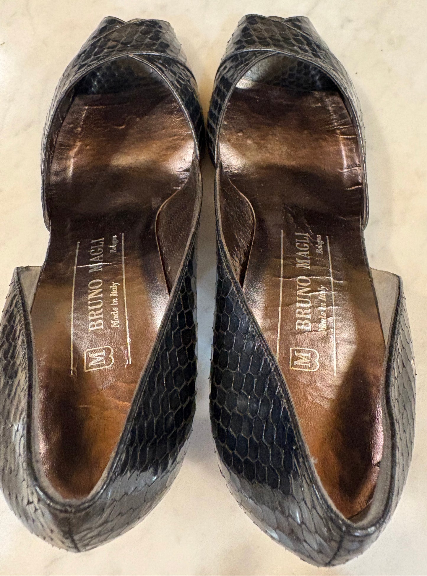 Vintage 1980s Bruno Magli Metallic Snakeskin pumps (Size 7)