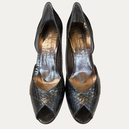 Vintage 1980s Bruno Magli Metallic Snakeskin pumps (Size 7)
